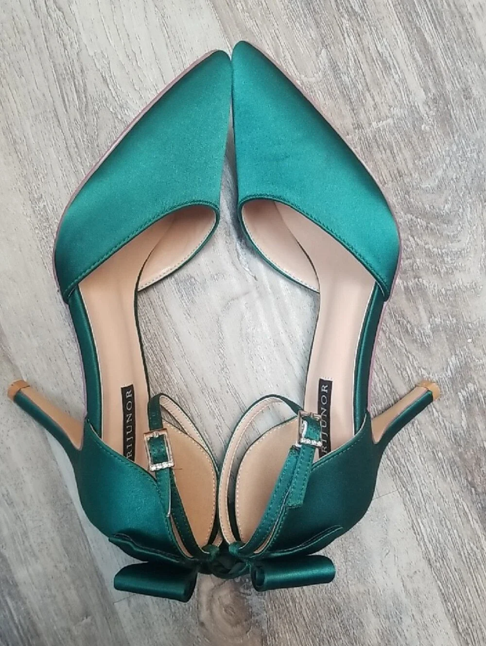 Erijunor chic emerald